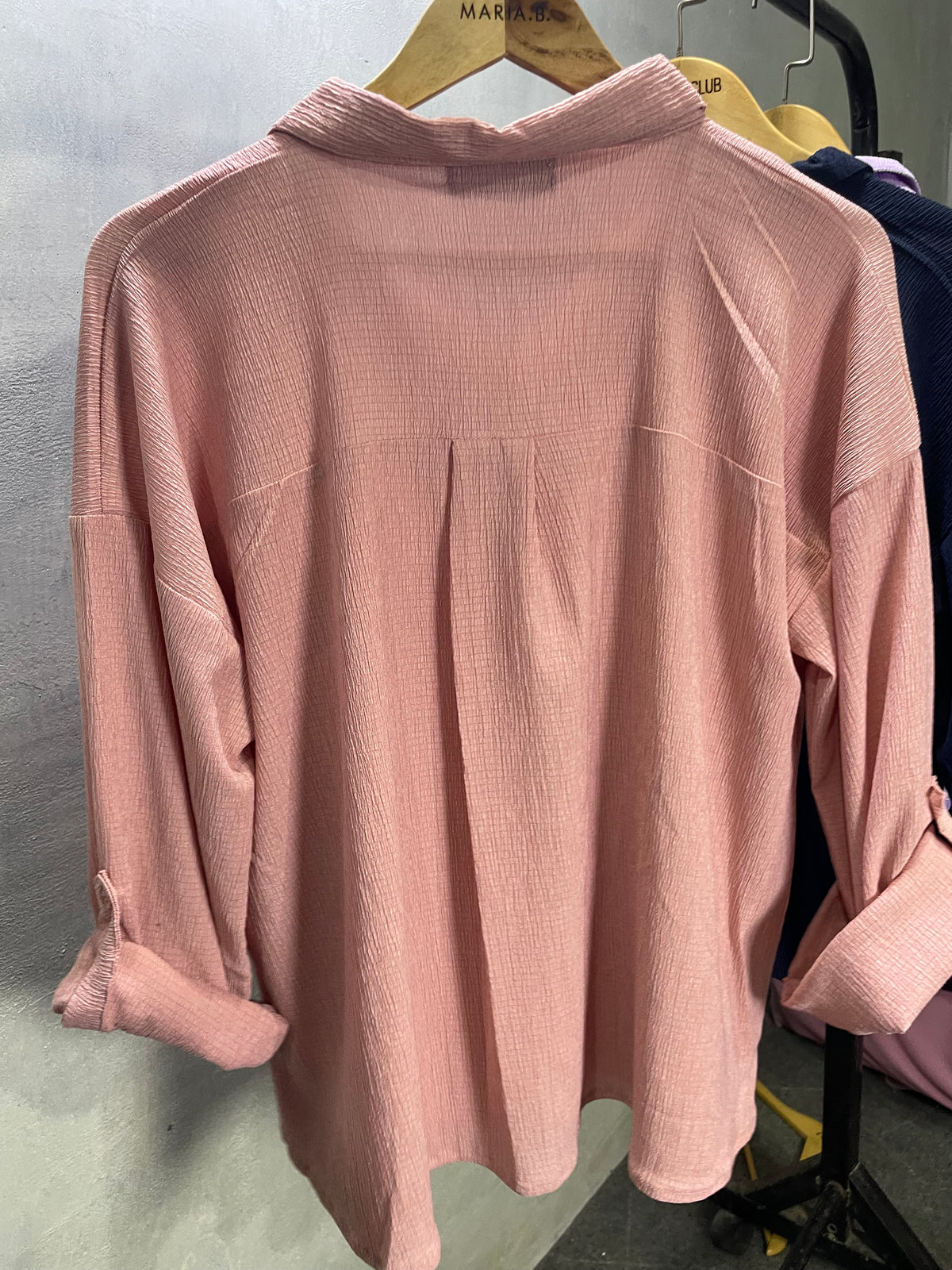Textured Oversized Button-Down Shirt (Rose pink)